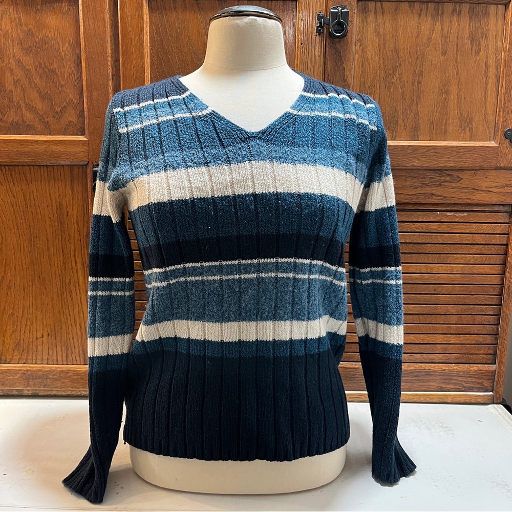 Carolyn Taylor V-Neck Sweater - Navy and Cream
